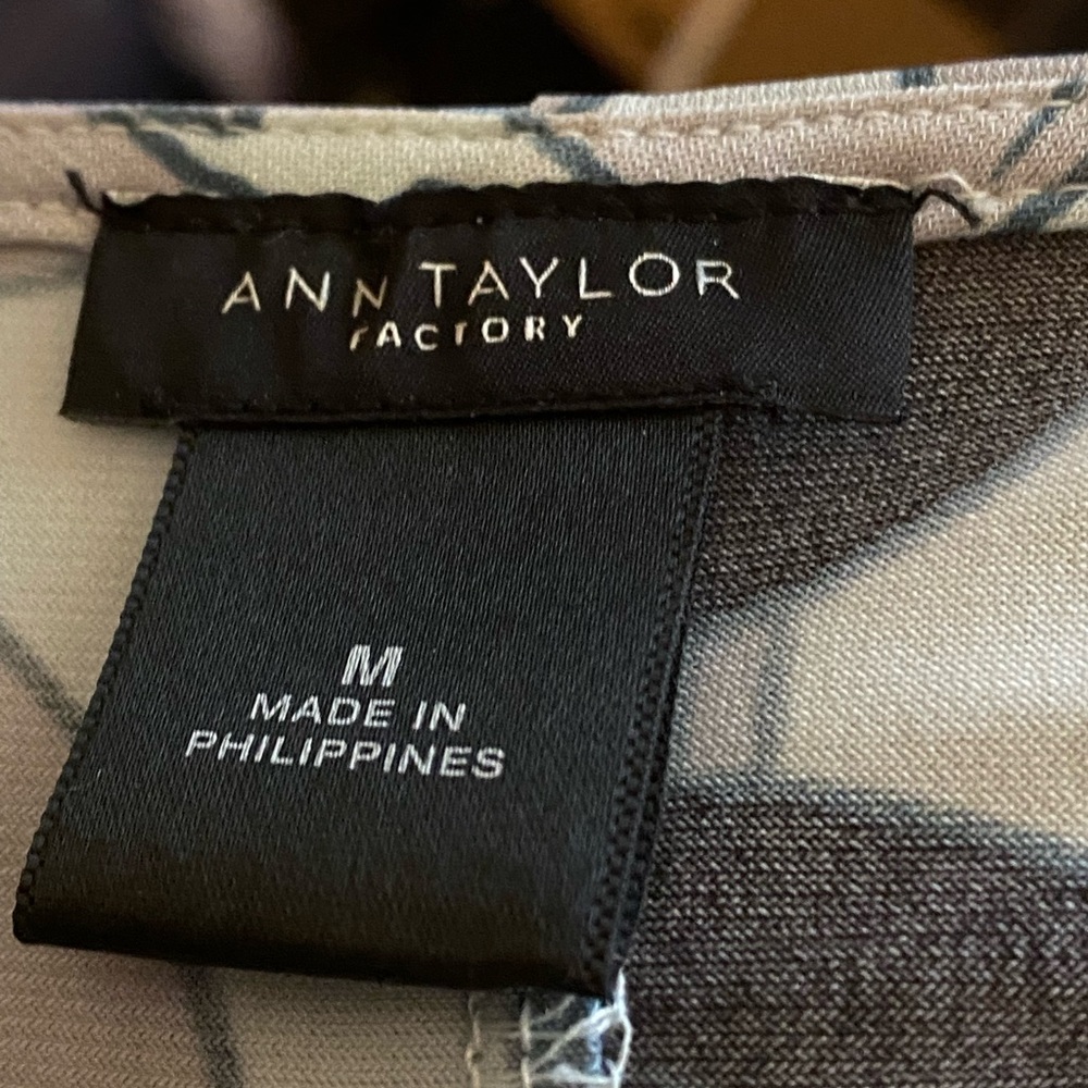 Ann Taylor Factory 95% Rayon 5% Spandex - Picture 4 of 4